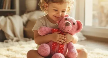 Urso Rosa Laço Vermelho Amigurumi