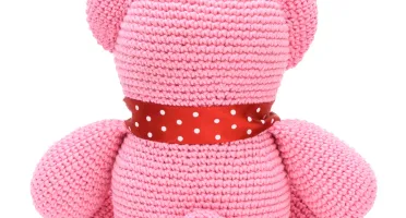 Urso Rosa Laço Vermelho Amigurumi