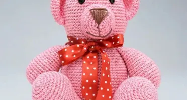 Urso Rosa Laço Vermelho Amigurumi