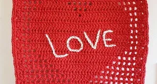 Banner / Enfeite de Parede Love em Crochê