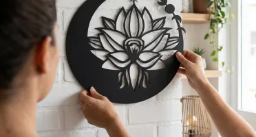 Quadro Flor da Lua em MDF Preto