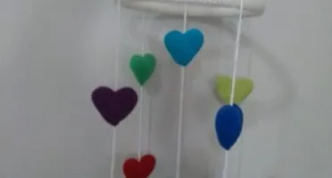 Mobile de Corações em Crochê 3D