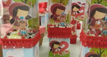 Caixa Alta de Acetato Chapeuzinho Vermelho