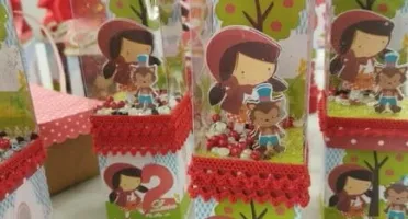 Caixa Alta de Acetato Chapeuzinho Vermelho