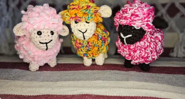 Mini Carneirinho Fofo, feito a mão em croche sob encomenda