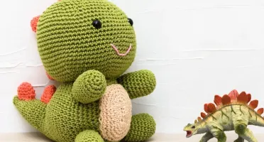 Dinossauro Verde em amigurumi
