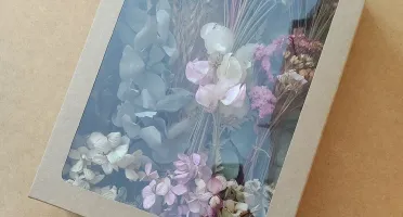 Caixa com flores desidratadas (12 especies)