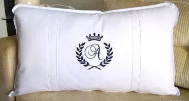 Capa de Almofada 40x68 Bordada e Personalizada