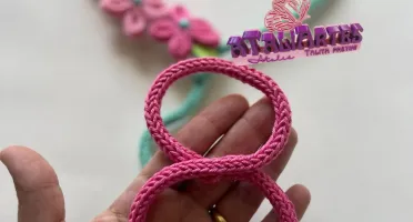 Mêsversário arco-iris, borboletas + Nome de tricotin