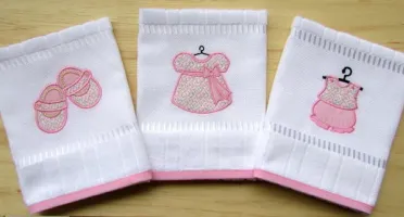 Kit com 3 Toalhas de Boca Bordadas e Personalizadas