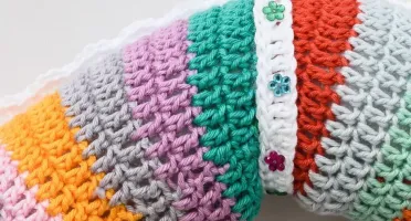 Guirlanda de flores em amigurumi