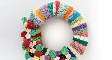 Guirlanda de flores em amigurumi