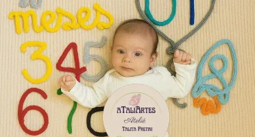 Kit Mêsversário Astronauta + Nome personalizado em tricotin