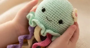 Polvo de Tentáculos Coloridos em Amigurumi