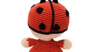 Bebê Joaninha em amigurumi