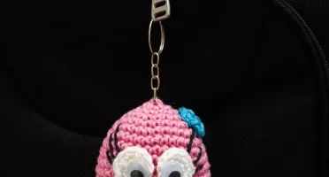 Chaveiro Carinha Feliz Médio em Amigurumi