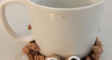Porta copo esquilo de crochê