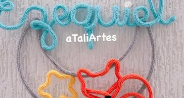 Nome personalizado com Lua e Raposa em Tricotin