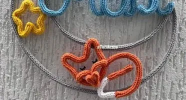Nome personalizado com Lua e Raposa em Tricotin