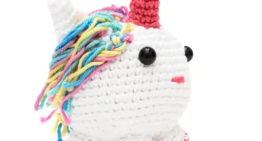 Unicórnio Bola Rosa Escuro em Amigurumi