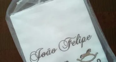 Kit com 3 Fraldas de Boca Bordadas e Embaladas