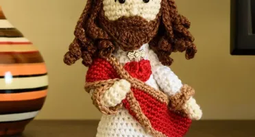 Imagem de Jesus Cristo em Amigurumi