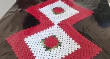 Caminho de Mesa Em Crochê