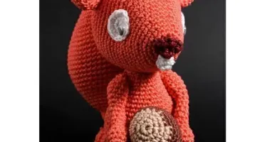 Esquilo com Noz em Amigurumi
