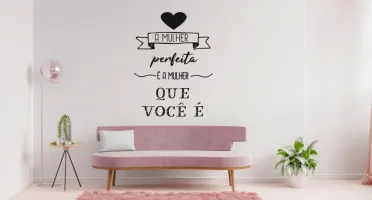 Frase A Mulher Perfeita É a Mulher que Você É em MDF