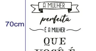 Frase A Mulher Perfeita É a Mulher que Você É em MDF