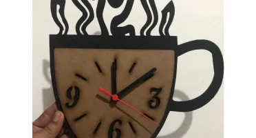 Relógio Xícara de Café em MDF 30 x 26 cm
