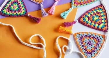 Varal de Bandeirinhas Neon em Crochê