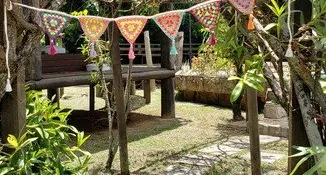 Varal de Bandeirinhas Neon em Crochê