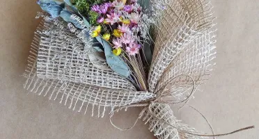Mini Buque com Flores Desidratadas (25cm)