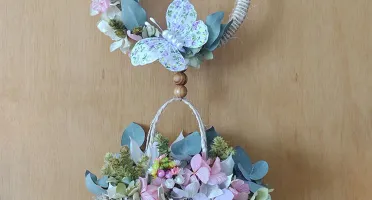 Arranjo de Porta com sacolinha de flores desidratadas