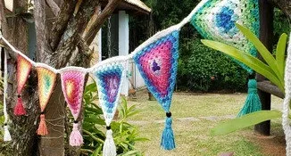 Varal de Bandeirinhas em Crochê