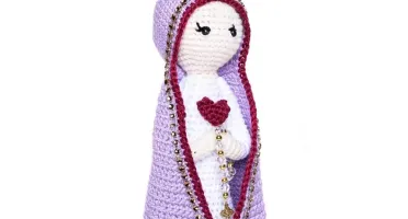 Nossa Senhora em Amigurumi com Manto Lilás