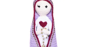 Nossa Senhora em Amigurumi com Manto Lilás
