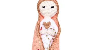 Nossa Senhora em Amigurumi com Manto Salmão