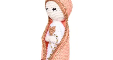 Nossa Senhora em Amigurumi com Manto Salmão
