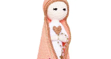 Nossa Senhora em Amigurumi com Manto Salmão