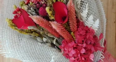 Buque para presente com flores desidratadas - Vermelho