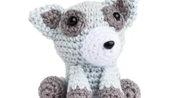 Filhote de Guaxinim em Amigurumi