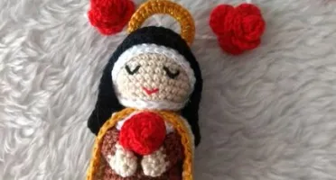 Terço de Crochê com Mini Santinha