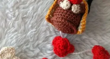 Terço de Crochê com Mini Santinha