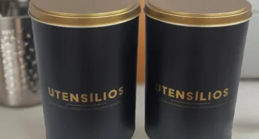 Conjunto de 2 latas metálicas para utensílios