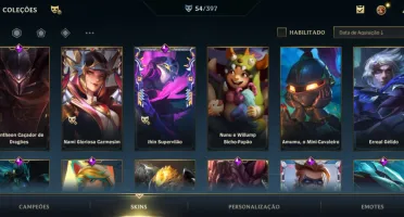 Conta wild rift com 54 skins, quase todos os campeões