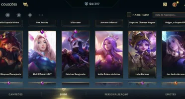 Conta wild rift com 54 skins, quase todos os campeões