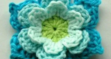 Flores de Três Camadas em Crochê