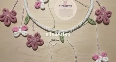 Móbile Borboletas e Flores em Tricotin